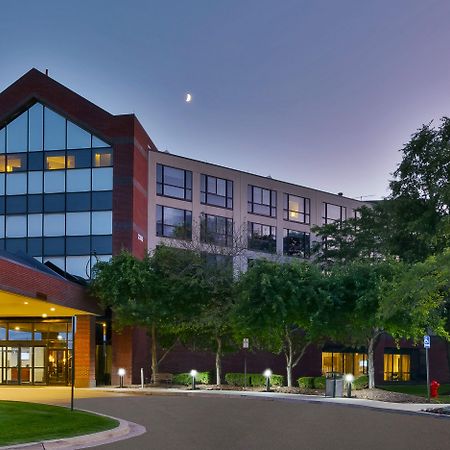 Hotel Auburn Hills Bagian luar foto