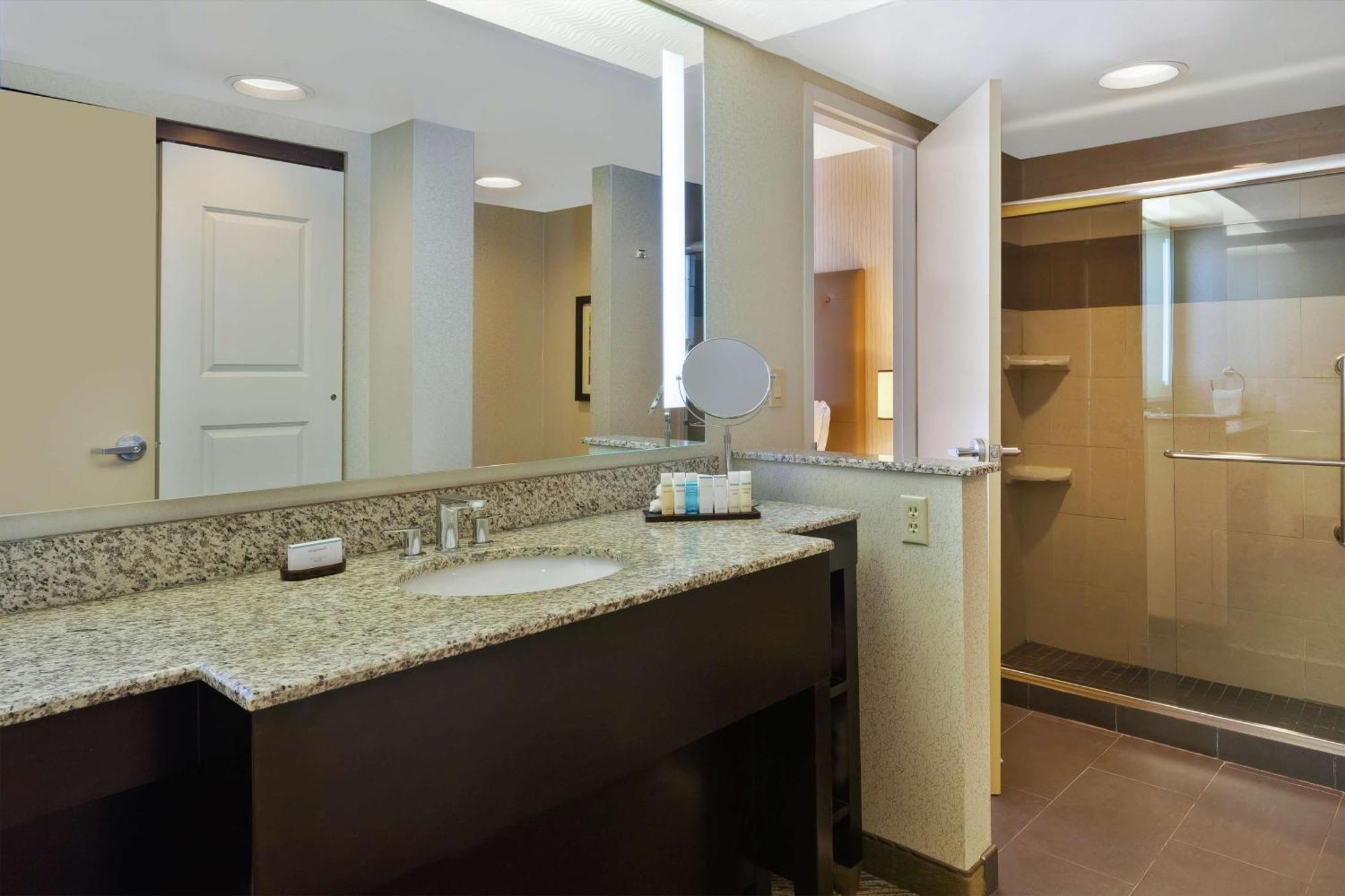 Hotel Auburn Hills Bagian luar foto