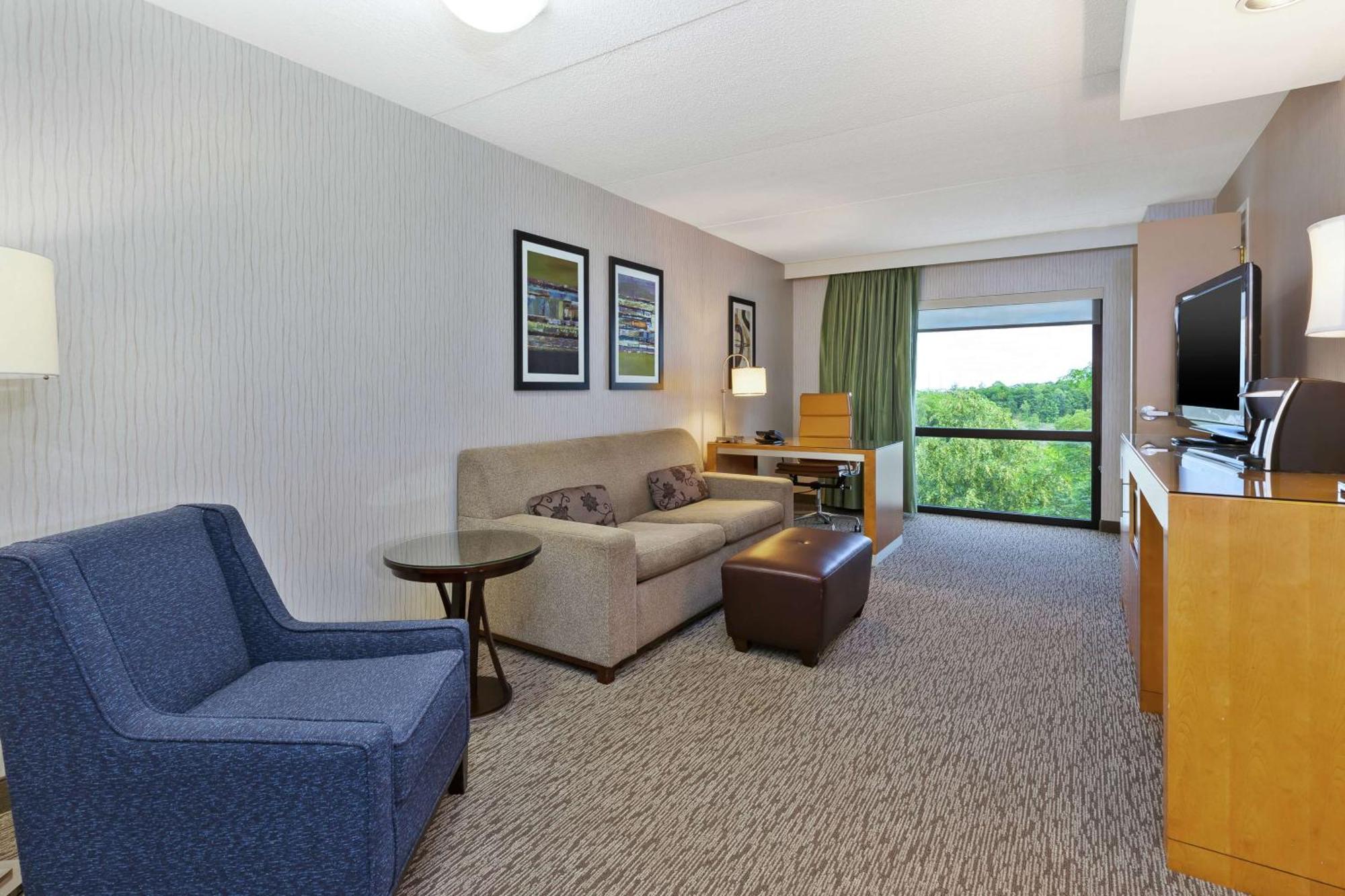 Embassy Suites By Hilton Auburn Hills Bagian luar foto