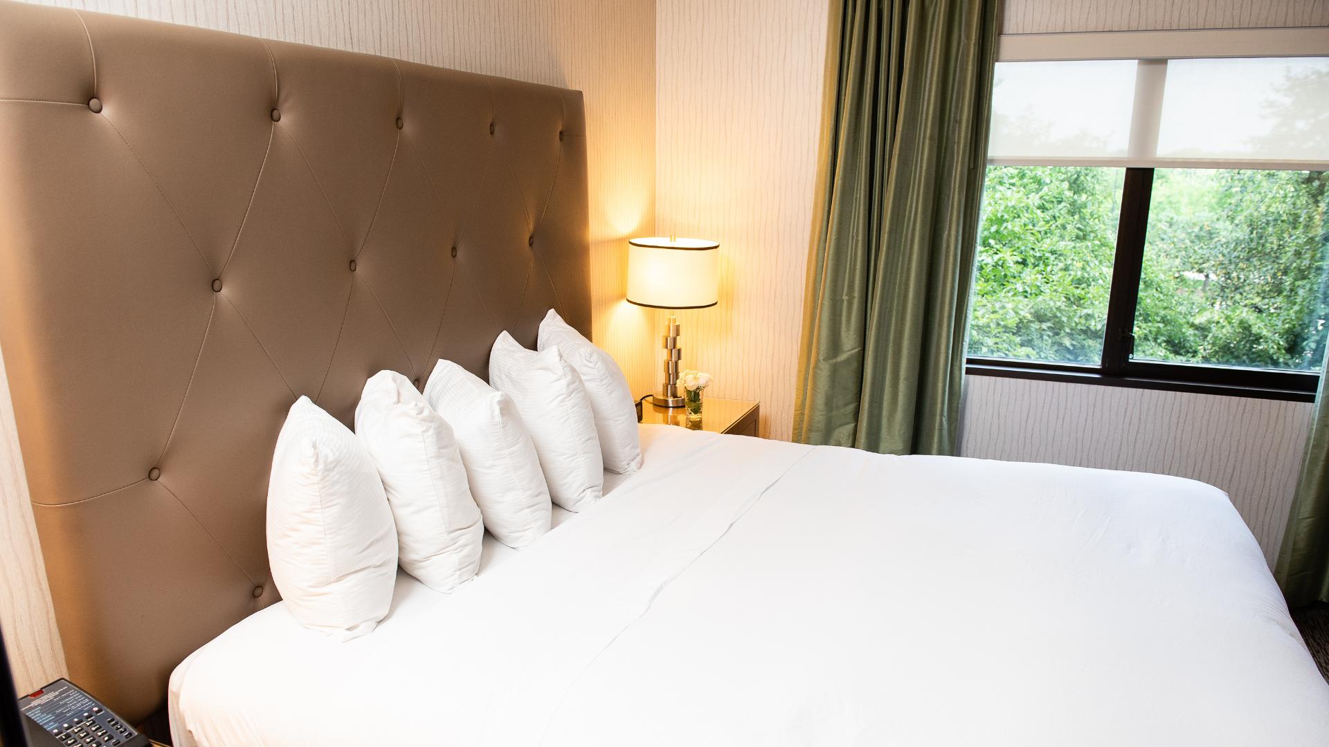 Hotel Auburn Hills Bagian luar foto